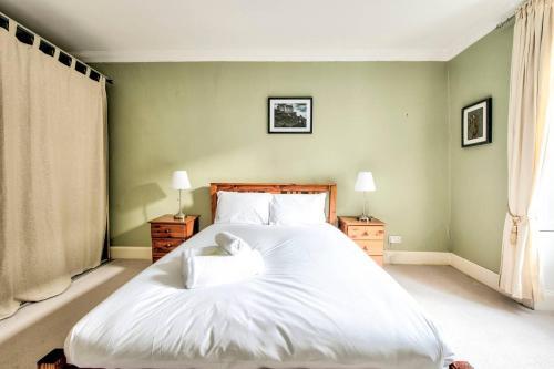 Altido Perfect Location! - Charming Rose St Apart For 4