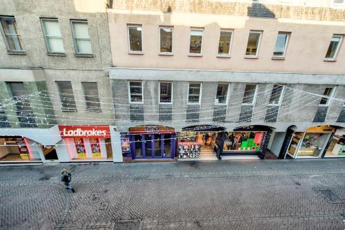 Altido Perfect Location! - Charming Rose St Apart For 4