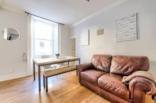Altido Perfect Location! - Charming Rose St Apart For 4