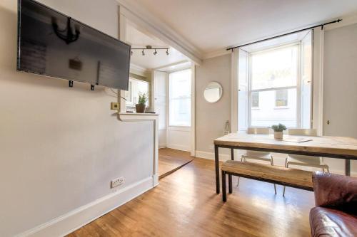 Altido Perfect Location! - Charming Rose St Apart For 4