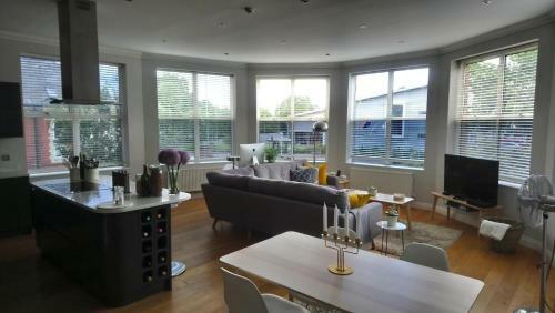 Continental Apartments 3-bed Apartment Farnborough