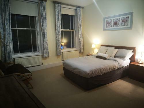 Stunning, Spacious Town Centre Apartment