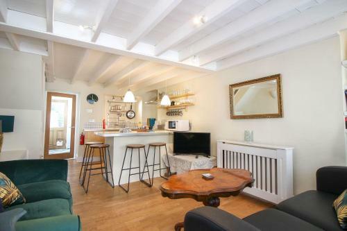 Alexander Cottage