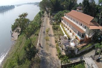 Day Waterfront Hotel