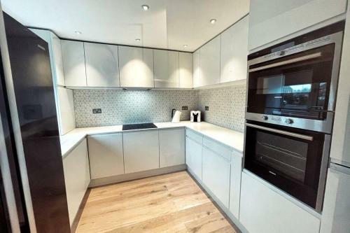 3 Bed Modern Design House Near Beach And Arundel