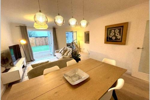 3 Bed Modern Design House Near Beach And Arundel