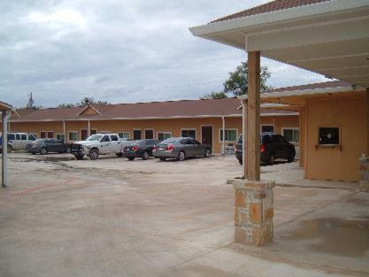 Motel Budget Host Inn & Suites