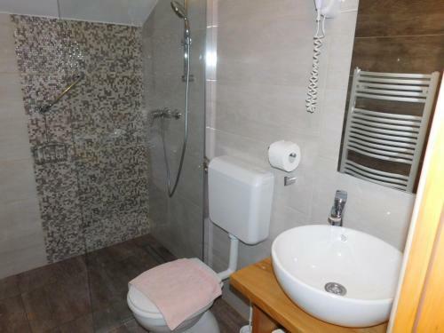 Hostal Guesthouse Sara