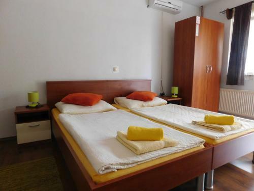 Hostal Guesthouse Sara