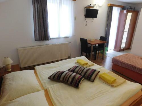 Hostal Guesthouse Sara