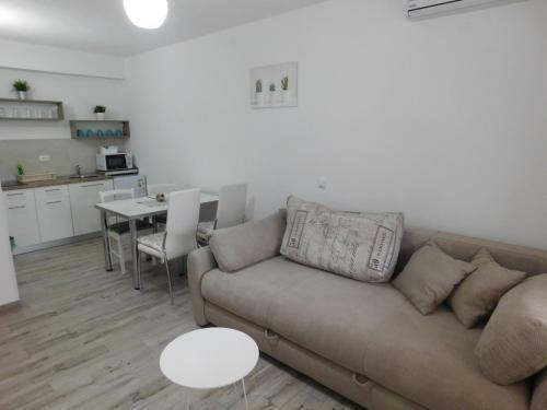 Hostal Guesthouse Sara