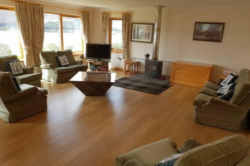 Gasgan. Large Croft House With Amazing Loch Views