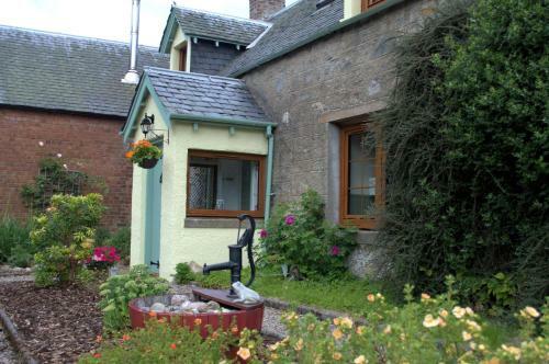 Rosemount Cottage - Highland Cottage
