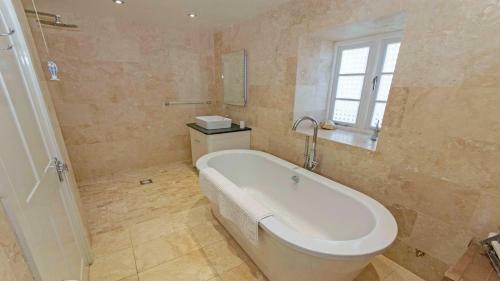 Crowborough Farm 6 Bedroom Sleeps 14 Dog Friendly