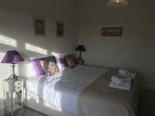 Bed & Breakfast Rie's Retreat - The Amethyst Room