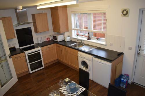 Silverburn New House With Free Parking And Nice Garden