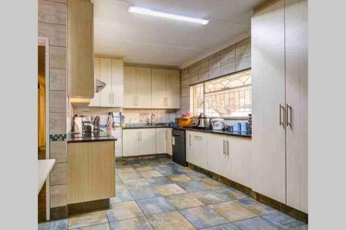 Fairview Holiday Home-or Tambo Airport