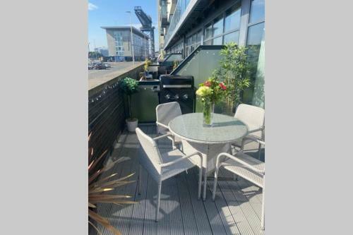 Riverside Exec Apartment With Balcony - Secc/hydro
