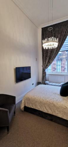 Executive 2 Bedroom Apartment Prime West End Location For Cop 26