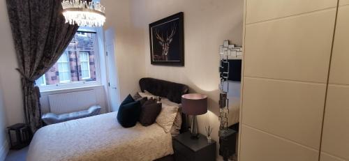 Executive 2 Bedroom Apartment Prime West End Location For Cop 26