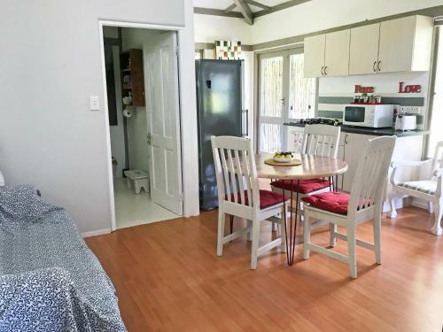 Loeriewood Garden Apartment, Hunters Home