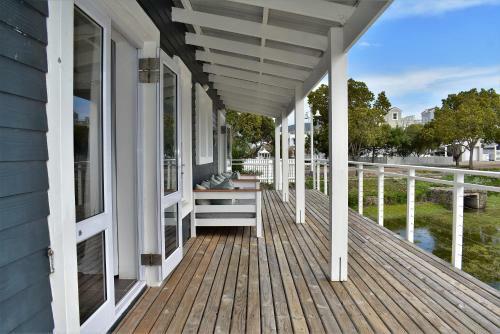 Blissful Dayz - 2 Bed House & 1 Bed Cottage