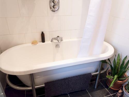 Apartamento Pass The Keys Trendy West End 1-bed, Sleeps 2