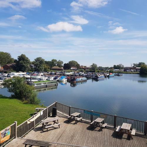 Lovely Static 6 Bed Caravan At Billing Aquadrome