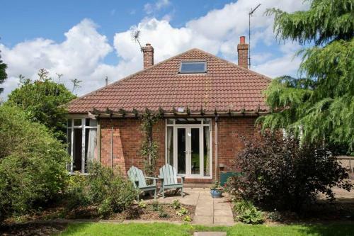 The Bungalow At Seaway's, Sleeps 11 +