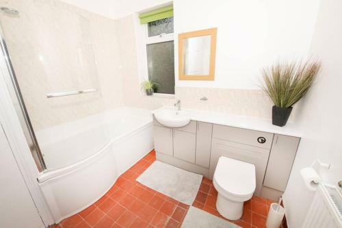 The Bungalow At Seaway's, Sleeps 11 +