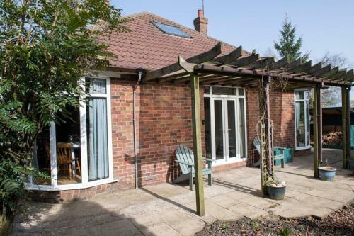 The Bungalow At Seaway's, Sleeps 11 +