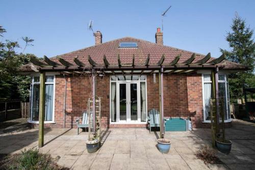 The Bungalow At Seaway's, Sleeps 11 +