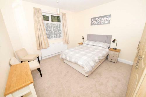 The Bungalow At Seaway's, Sleeps 11 +