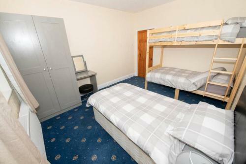 The Bungalow At Seaway's, Sleeps 11 +