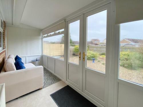 Bijou Abode- Driffield - Bungalow And Secure Cabin