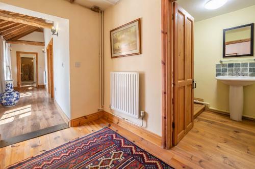 Delightful Conversion In A Country Stud With A Swimming Pool - Stable Cottage