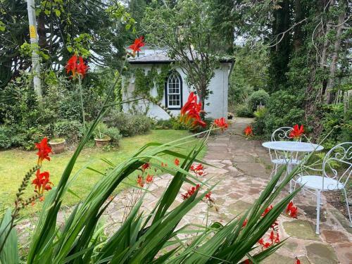 Holly Cottage. Romantic Getaway. Tourist Base.