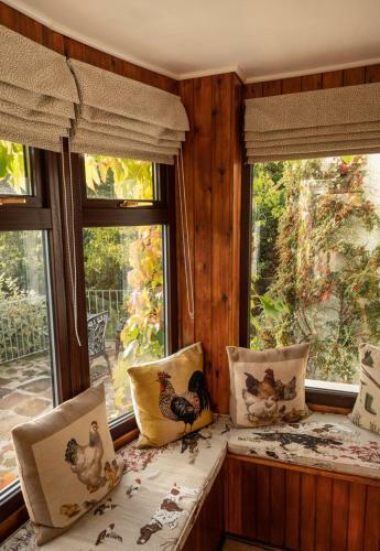 Holly Cottage. Romantic Getaway. Tourist Base.