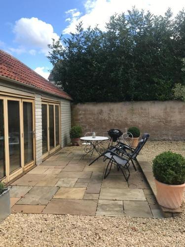 Artist's Studio In Edge In Stunning Countryside.