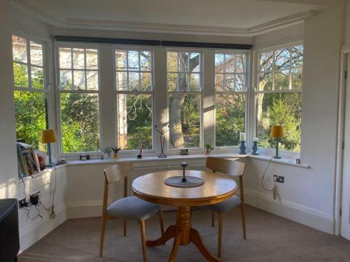 Apartamento Picturesque Flat Surrounded By Stunning Gardens
