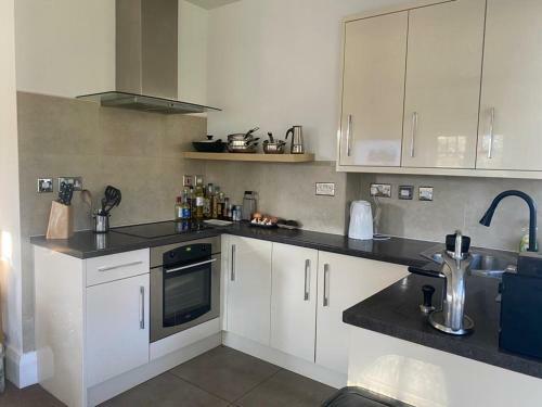 Apartamento Picturesque Flat Surrounded By Stunning Gardens