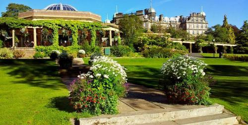 Apartamento Picturesque Flat Surrounded By Stunning Gardens