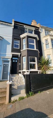 Stunning 5 Bed Townhouse, 5 Mins From The Sea