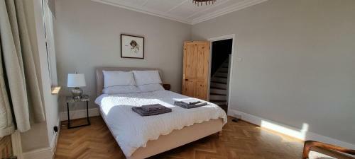 Stunning 5 Bed Townhouse, 5 Mins From The Sea