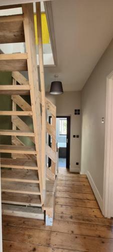 Stunning 5 Bed Townhouse, 5 Mins From The Sea