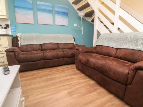6 Strawberry Hill