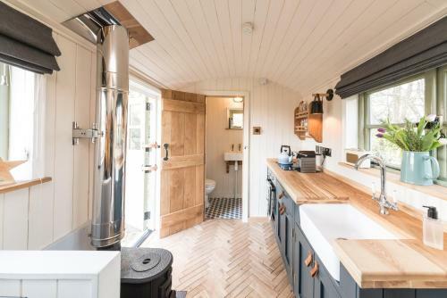 Oak + Stars Hideaway