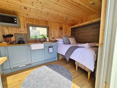 Lodge Peak District Shepherds Hut