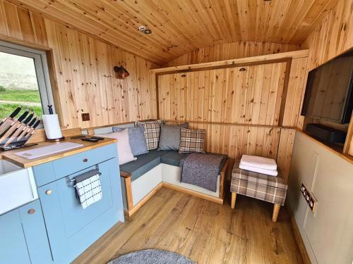 Lodge Peak District Shepherds Hut