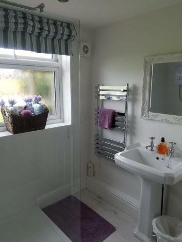 Bed & Breakfast Grooms Cottage